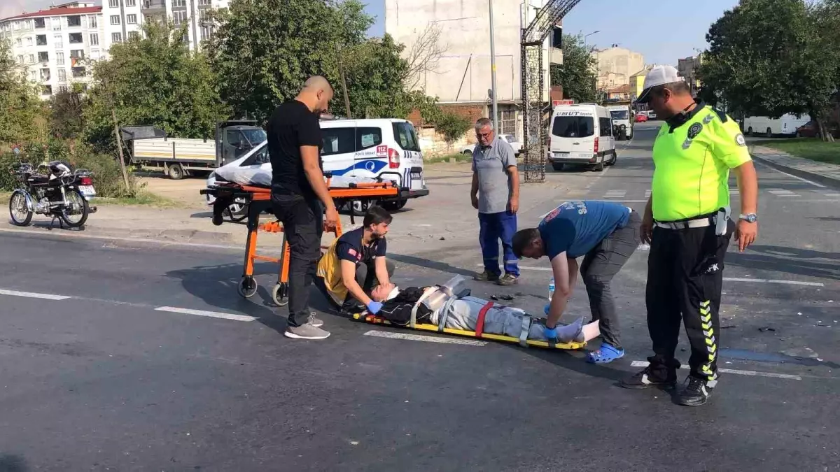 Çorlu’da Motosiklet-Minibüs Çarpıştı