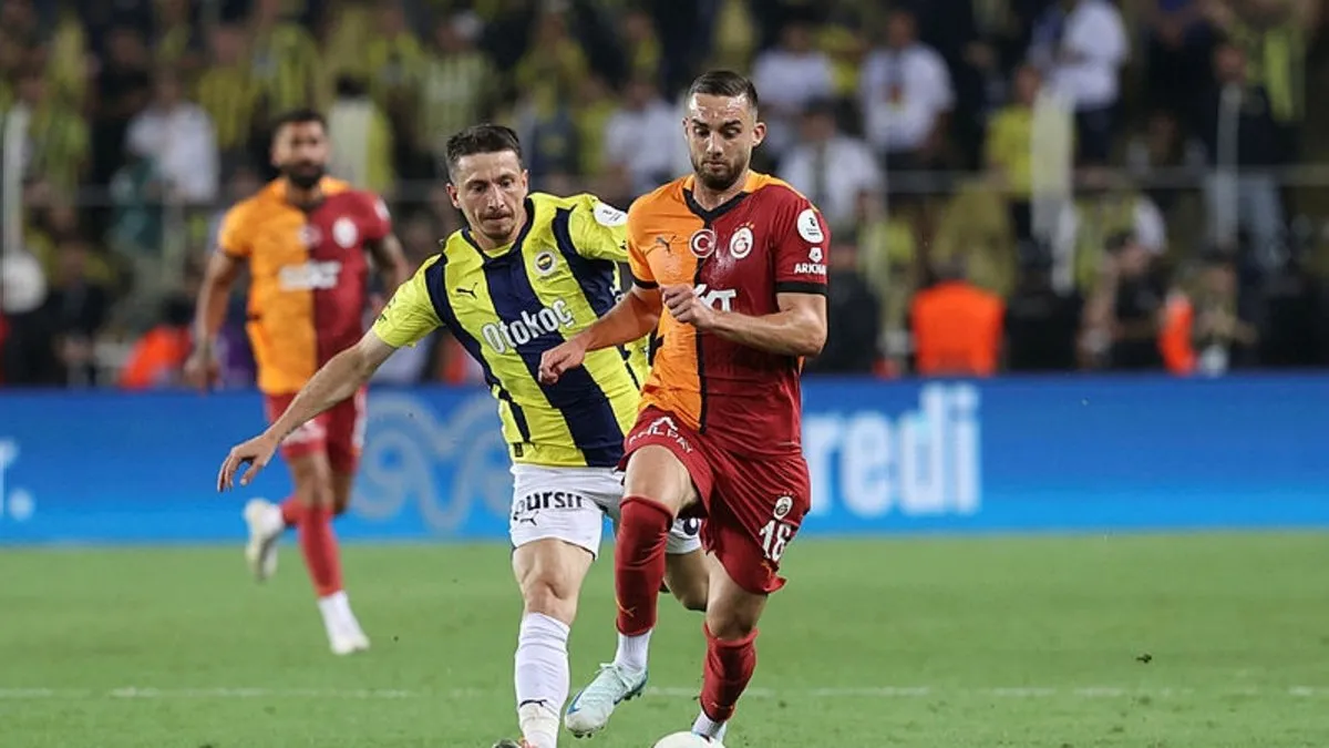 SON DAKİKA DERBİ HABERLERİ: Dev derbi biter bitmez Mert Hakan Yandaş’tan olay hareket! Sahanın ortasında bekledi ve…