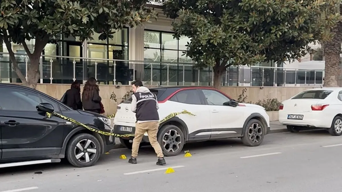 Avcılar’da gelin ve damada silahlı saldırı: 1 kişi yaralandı!