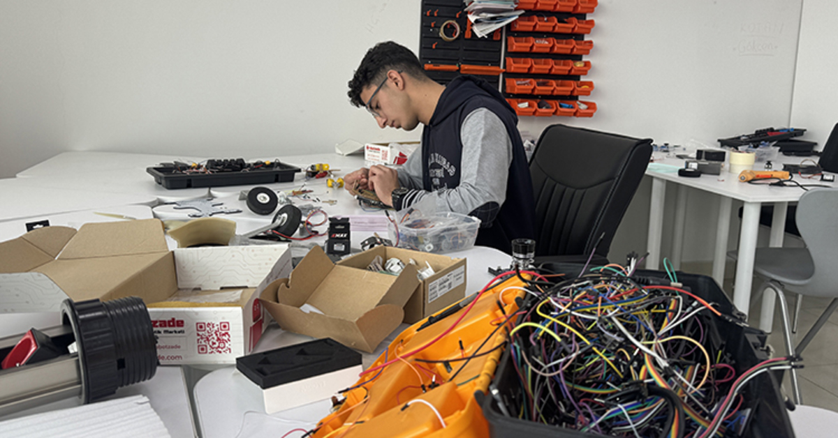 Lise öğrencisi Melih’in 8 projesi faydalı model olarak tescillendi