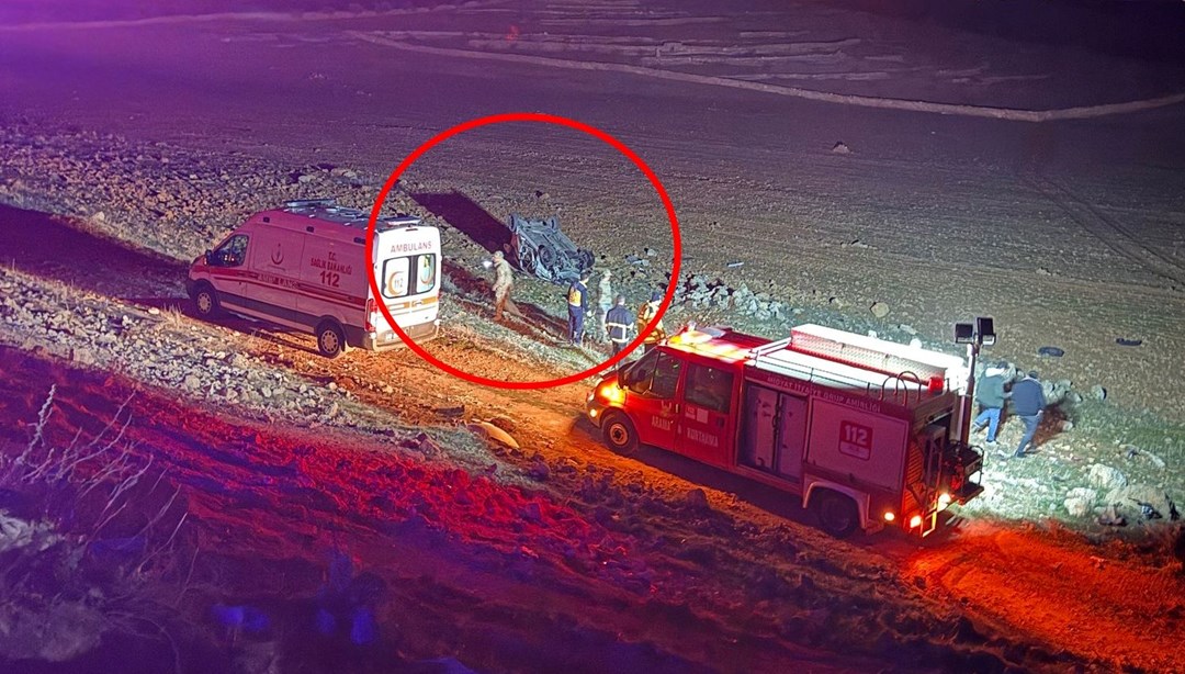 Otomobil şarampole devrildi: Araçtan fırlayan 2 kişi öldü